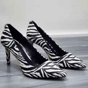 Michael Kors Dorothy Flex Pump Zebra Pointed Toe Pump Heels Black & White 8.5M
